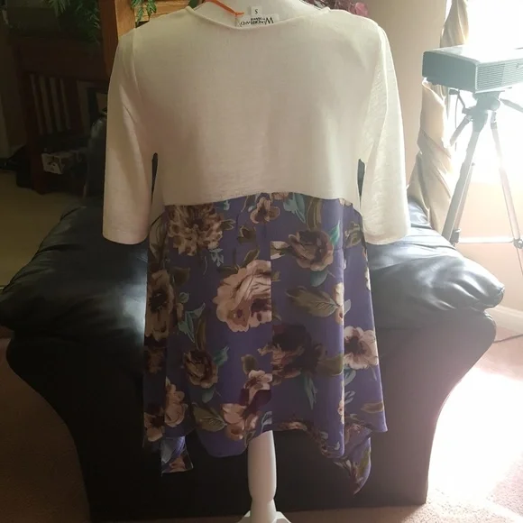 BEAUTIFUL PURPLE/IVORY FLORAL TOP, L, runs small. Matches pink/ivory floral - Picture 7 of 8